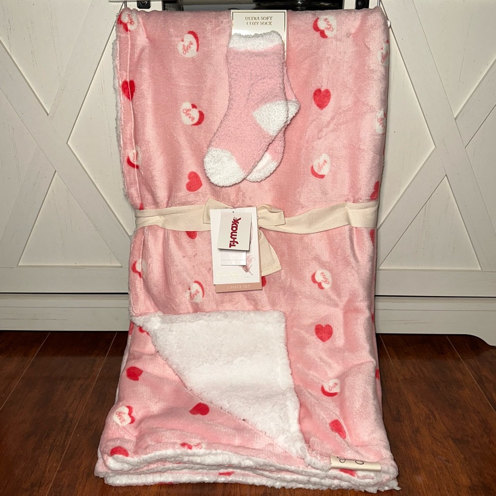 Jessica Simpson Valentines Pink Conversation Hearts Throw Set with Fuzzy Socks